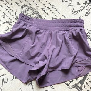 LULU LEMON HOTTY HOT SHORTS 2.5”